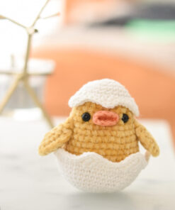little chick in an egg shell amigurumi pattern