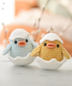little chick in an egg shell amigurumi pattern