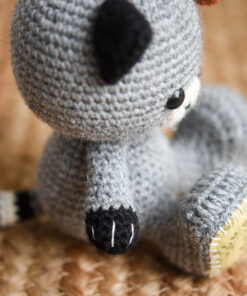 Heegeldatud kass hall