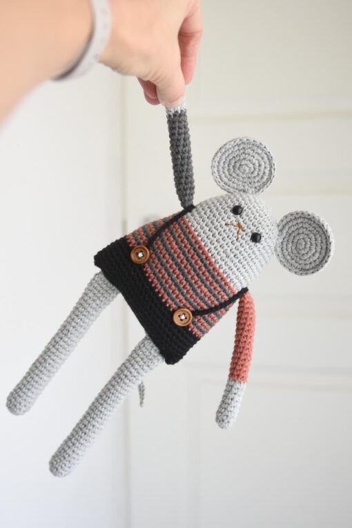 crochet mouse in overalls