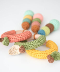 Õunaussi kõrin närimisrõngas heegeldatud