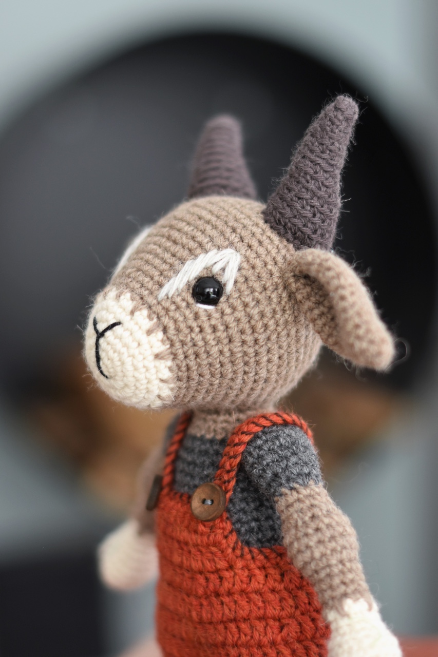 Crochet goat