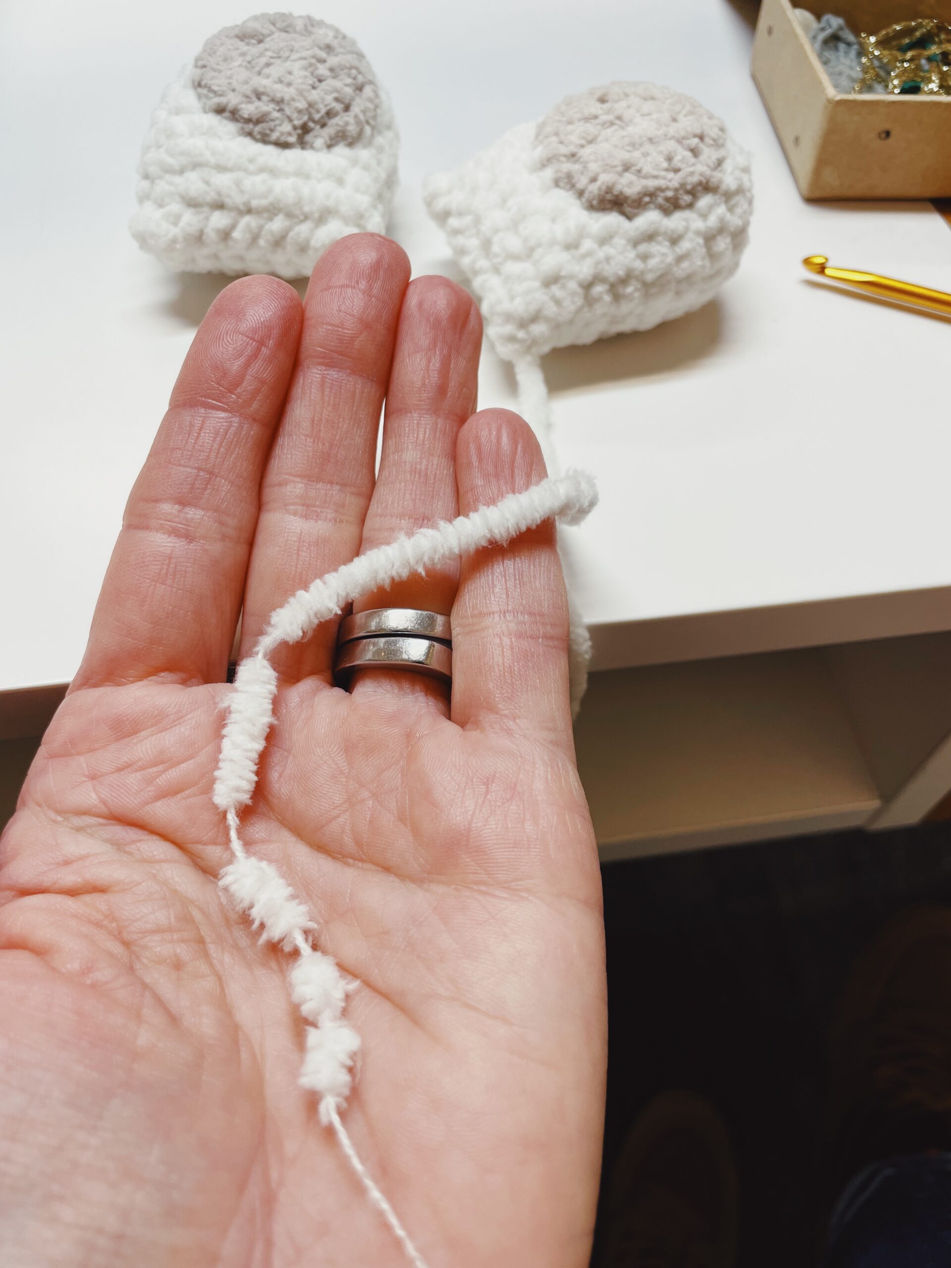 why it`s hard to work with chenille yarn
