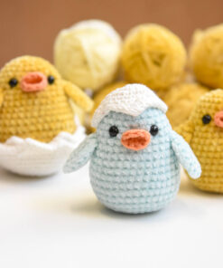 Little Chick in an Egg Shell Amigurumi Pattern