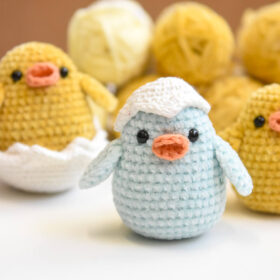 Little Chick in an Egg Shell Amigurumi Pattern