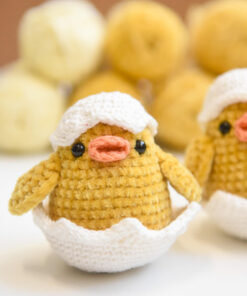 Little Chick in an Egg Shell Amigurumi Pattern