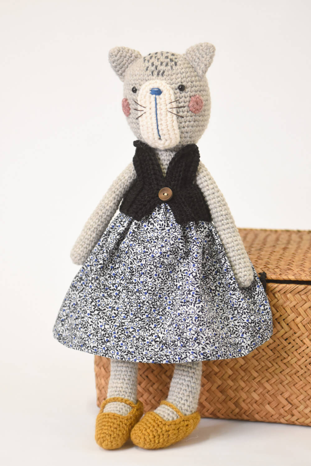 Crochet cat with clothes
