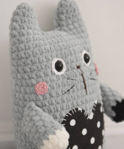 heegeldatud mänguasi kass