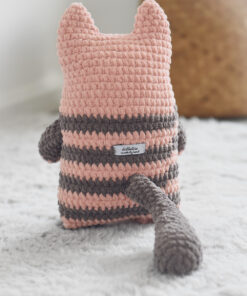 heegeldatud triibuline kass