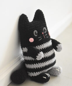 heegeldatud triibuline kass