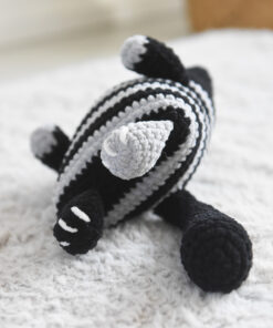 heegeldatud triibuline kass