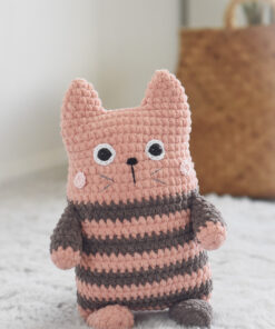 heegeldatud triibuline kass