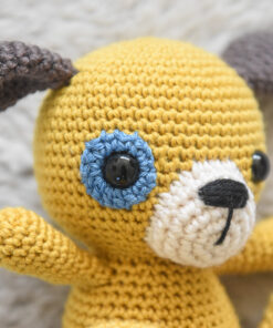 kollane koer heegeldatud