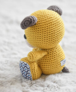 kollane koer heegeldatud