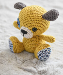 kollane koer heegeldatud