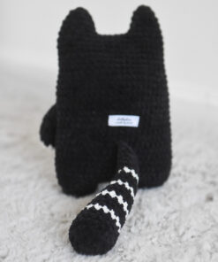 must kass heegeldatud