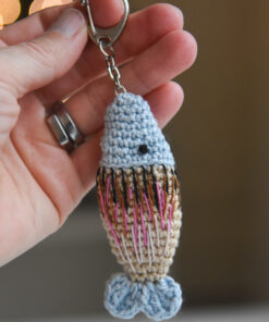 heegeldatud võtmehoidja kala kilu